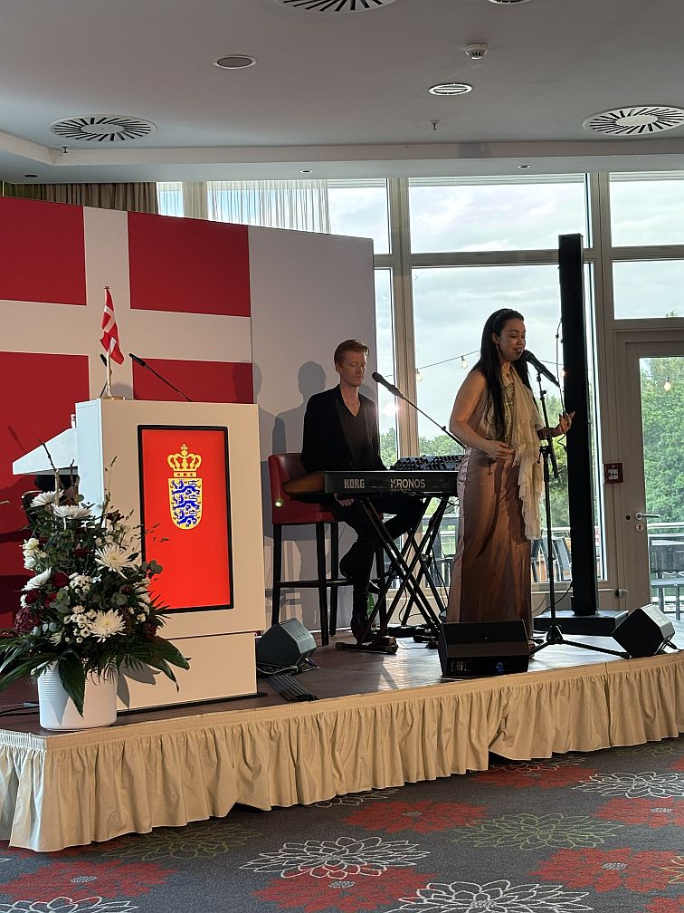 Aura Dione und Tobias Stærbo